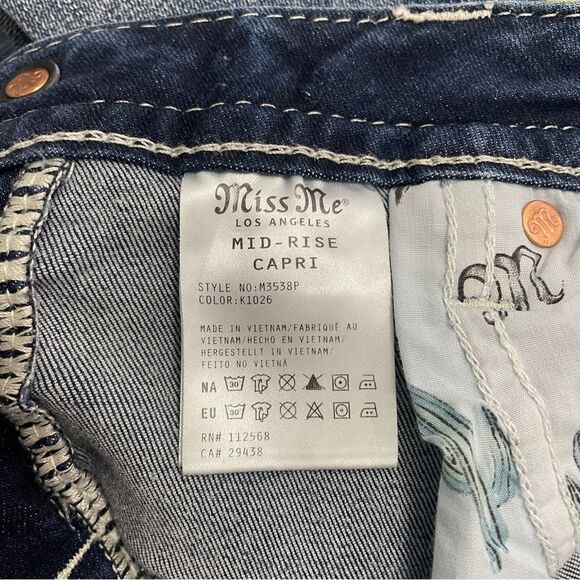 Miss Me Mid Rise Capri Straight Leg Jeans Medium Wash Peace Sign Crops Size 28 - Picture 11 of 13